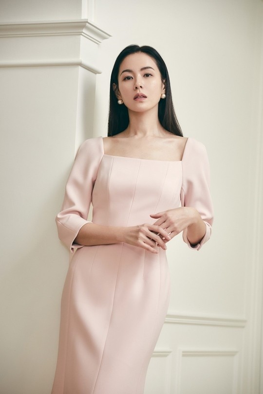 Son Ye Jin trẻ hơn tuổi nhờ phong cách thời trang hiện đại