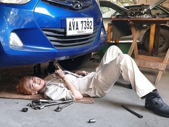 Philippines: Tâm sự của cô gái xinh đẹp đam mê nghề thợ cơ khí