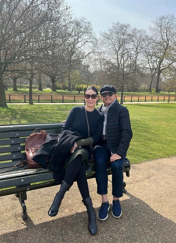 Vợ chồng Hà Kiều Anh vừa trở lại London, Anh, sau 13 năm. 'Lâu lắm rồi chúng tôi mới được đi chơi riêng với nhau, không có các con theo cùng', Hà Kiều Anh nói. Vợ chồng Hà Kiều Anh vừa trở lại London, Anh, sau 13 năm. 'Lâu lắm rồi chúng tôi mới được đi chơi riêng với nhau, không có các con theo cùng', Hà Kiều Anh nói.