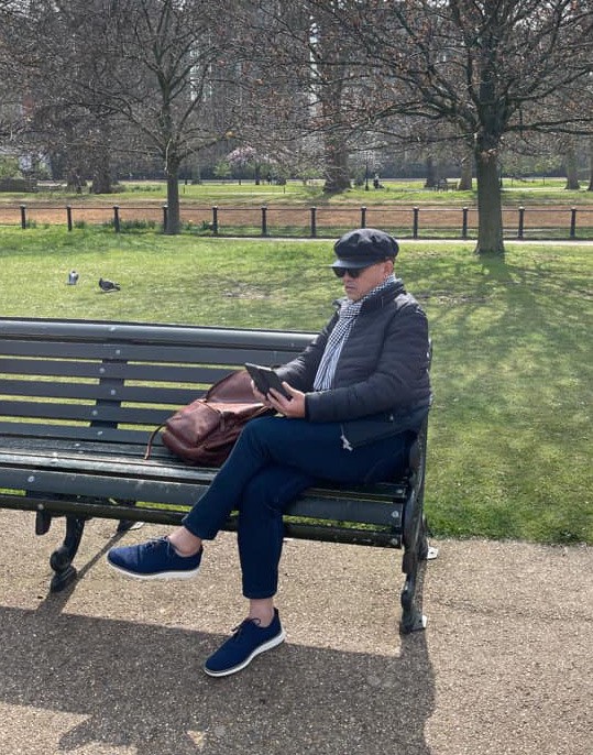 Hoa hậu Hà Kiều Anh ngắm hoa anh đào nở muộn ở London Hoa hậu Hà Kiều Anh ngắm hoa anh đào nở muộn ở London