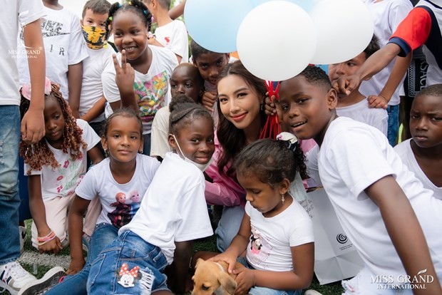 Tân Miss Grand International - Hoa hậu Thùy Tiên thân thiện tại Nam Mỹ Tân Miss Grand International - Hoa hậu Thùy Tiên thân thiện tại Nam Mỹ