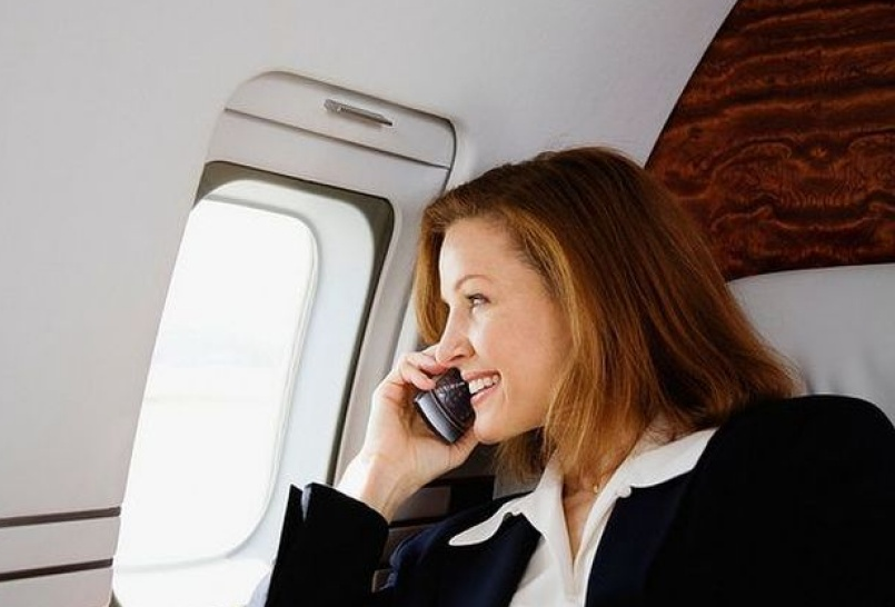 Sắp được phép dùng điện thoại di động trên máy bay