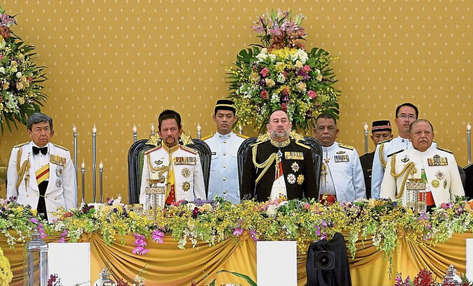 Quốc vương trẻ nhất Malaysia đăng quang ở hoàng cung tráng lệ