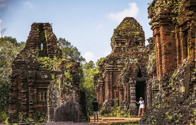 Dịch văn bia tại Thánh địa Mỹ Sơn sang tiếng Việt và Anh