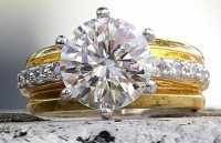 mariah carey ban chiec nhan dinh hon tri gia 10 trieu usd