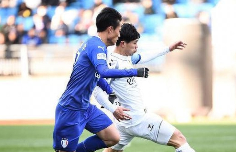 Chỉ đá 30 phút, Công Phượng vẫn được báo giới Hàn Quốc đánh giá cao