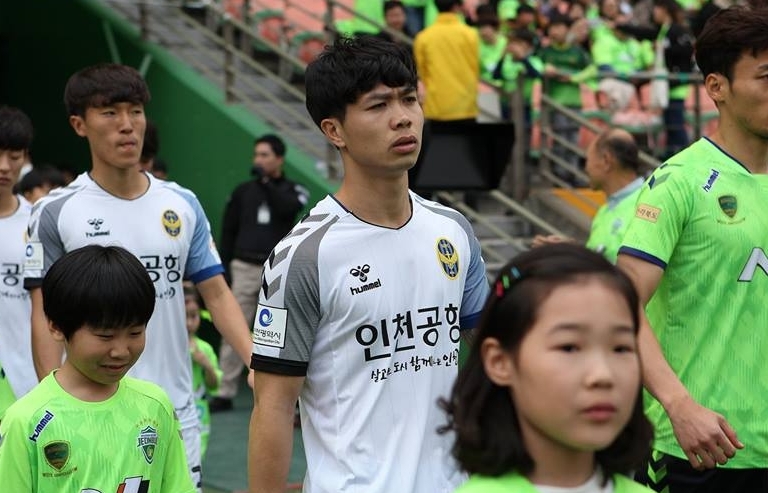 Thi đấu nghèo nàn và dập khuôn, đội bóng của Công Phượng lĩnh vị trí bét bảng