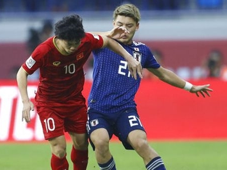 Một mũi tên trúng hai đích, liệu bầu Đức có “triệu tập” Công Phượng, Xuân Trường?