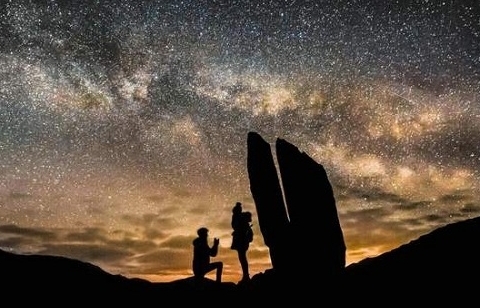 Ngưỡng mộ màn cầu hôn “cực đỉnh”  lúc tờ mờ sáng