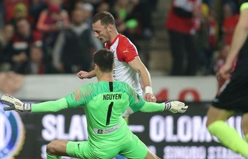 HLV Park Hang-seo có thể "gặp riêng" thủ thành Việt kiều Filip Nguyễn