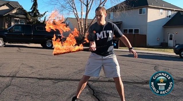 my lap ky luc the gioi ve so lan tung hung kiem lua trong 30 giay