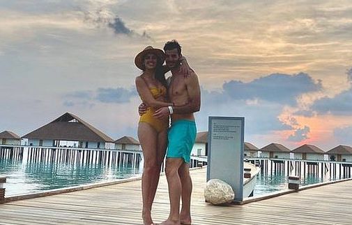 Dịch Covid-19: Cố đi trăng mật, cặp đôi mắc kẹt ở 'thiên đường biển'