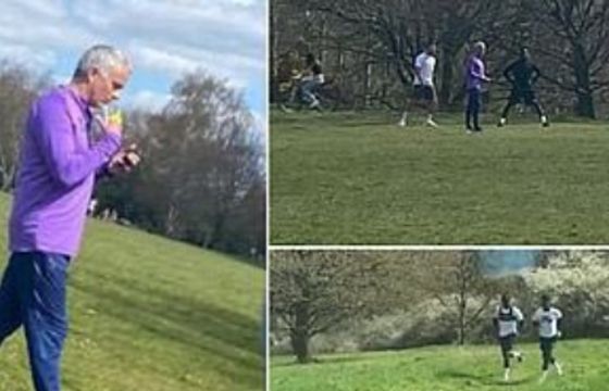 HLV Jose Mourinho nhận lỗi khi tổ chức tập luyện bất chấp Covid-19