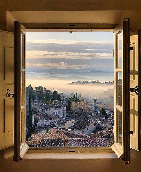 dich covid 19 du lich qua khung cua so