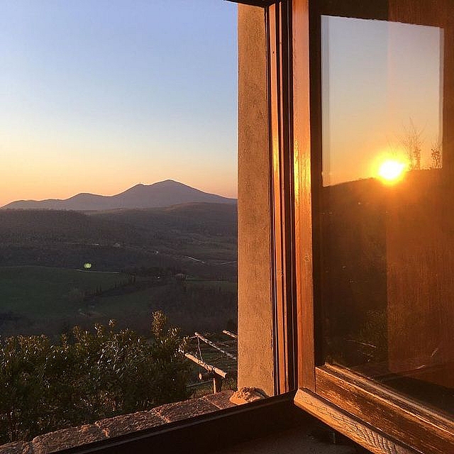 dich covid 19 du lich qua khung cua so