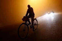 Đạp xe gần nghìn cây số về nhà làm lễ cưới, chàng trai Ấn Độ phải cách ly