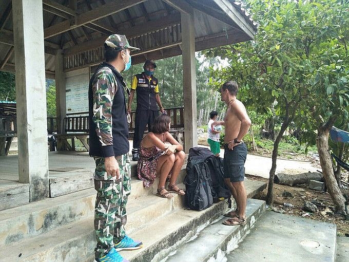 Dịch Covid-19: Không thuê được khách sạn, cặp đôi sống trong hang động suốt cả tháng song trong hang dong suot ca thang vi khong thue duoc khach san