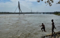 dich covid 19 tay ban nha italy tung buoc noi long phong toa