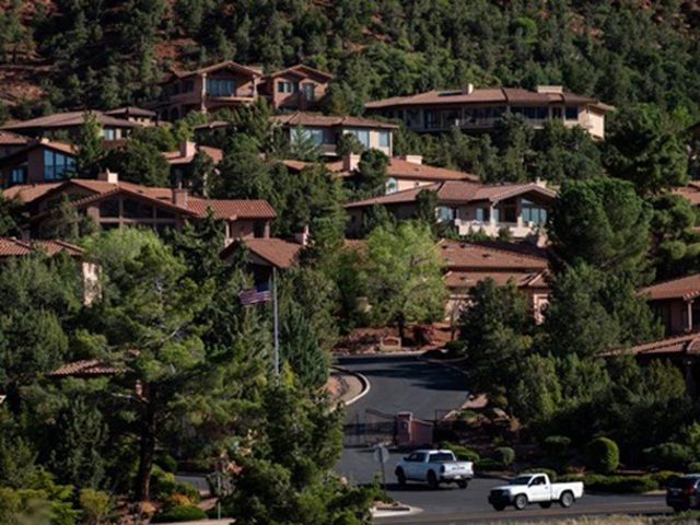 Mỹ: Vùng quê 'quá tải', dân địa phương bất an vì dòng người trốn Covid-19 dong nguoi di tan tranh covid 19 lam qua tai cac vung que my