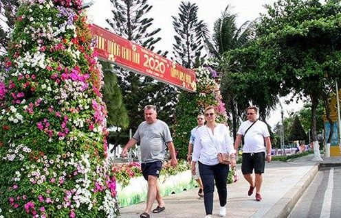 Đưa hơn 180 du khách Nga bị kẹt lại Việt Nam do dịch Covid-19 về nước