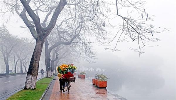 Dự báo thời tiết Hà Nội đêm nay và ngày mai trời nhiều mây, sáng sớm sương mù nhẹ, trưa chiều có nắng. (Nguồn: Nhân dân)
