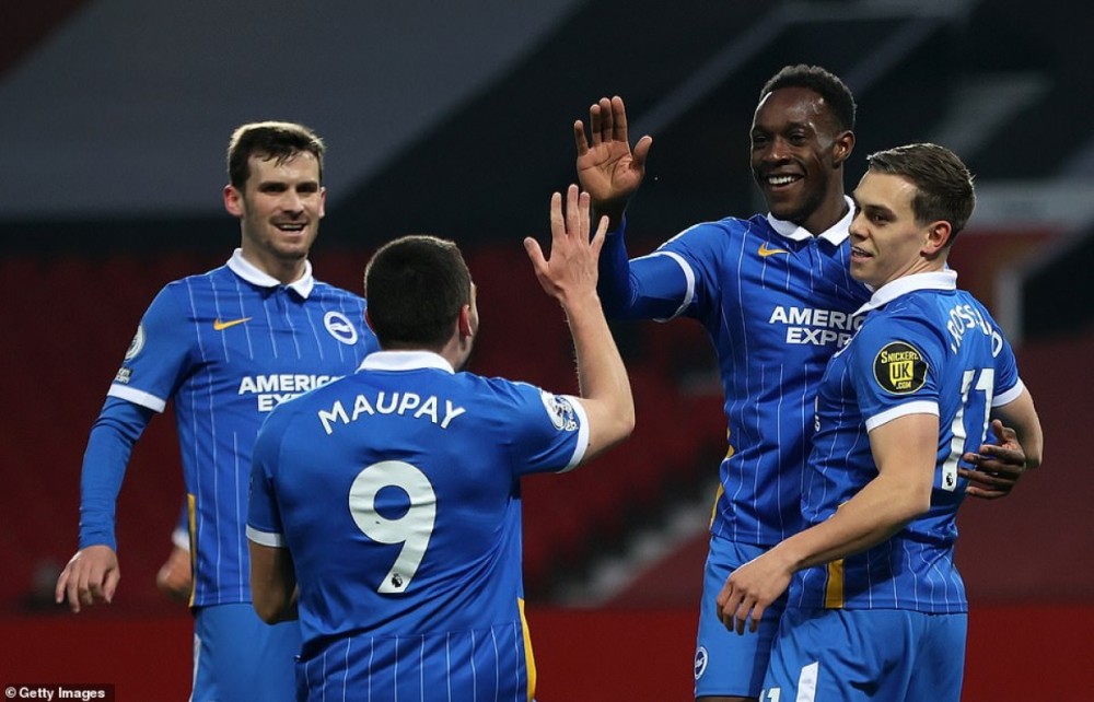 Danny Welbeck ăn mừng phấn khích khi ghi bàn vào lưới đội bóng cũ trong ngày trở lại sân Old Trafford.