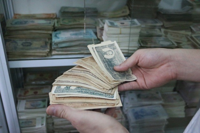 Kỷ lục gia 9x sở hữu bộ sưu tập tiền đồ sộ nhất Việt Nam Kỷ lục gia 9x sở hữu bộ sưu tập tiền đồ sộ nhất Việt Nam