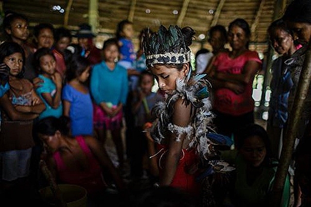 Kỳ lạ bộ tộc cách ly trẻ em gái 1 năm trước ngưỡng trưởng thành Kỳ lạ bộ tộc cách ly trẻ em gái 1 năm trước ngưỡng trưởng thành