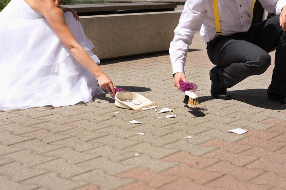 Cấm cười, nhổ nước bọt và loạt phong tục cưới hỏi độc dị khắp thế giới