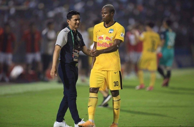 Thành công của HLV Kiatisuk ở giải V-League đã tạo nên hiệu ứng lớn ở Thái Lan. (Nguồn: Dân trí)