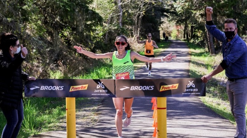 Phá kỷ lục thế giới: Nữ VĐV đầu tiên trong lịch sử chạy 50km chưa đầy 3 tiếng đồng hồ