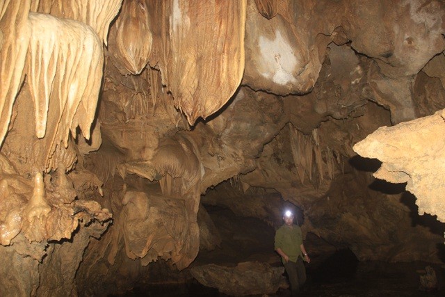 Khám phá hang động tuyệt đẹp ẩn sâu hàng chục năm giữa rừng Quảng Trị