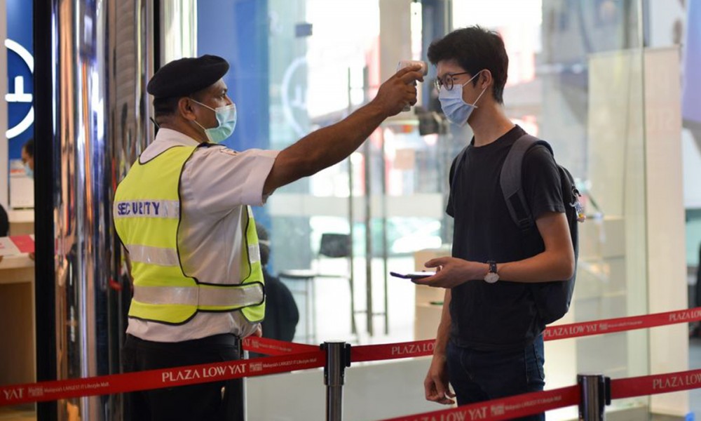 Covid-19: Lo ngại biến thể mới và ngày 24/4 phát hiện thêm 2.717 ca mắc mới, Malaysia kéo dài thời gian cách ly khi nhập cảnh