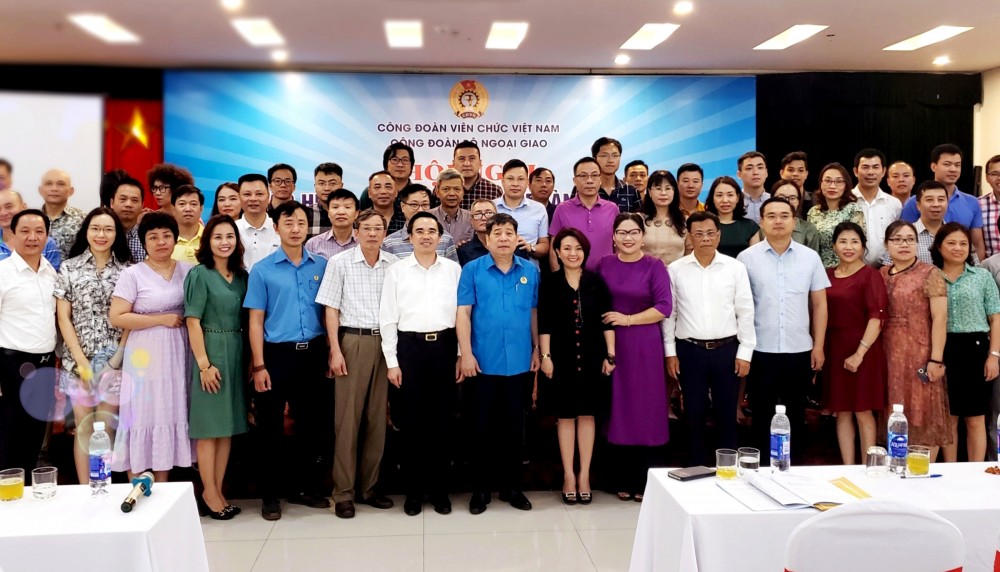 Công đoàn Bộ Ngoại giao tổ chức Hội nghị tập huấn công tác Công đoàn năm 2021 và trao quà ủng hộ đồng bào Nghệ An, Hà Tĩnh Công đoàn Bộ Ngoại giao tổ chức Hội nghị tập huấn công tác Công đoàn năm 2021 và trao quà ủng hộ đồng bào Nghệ An, Hà Tĩnh