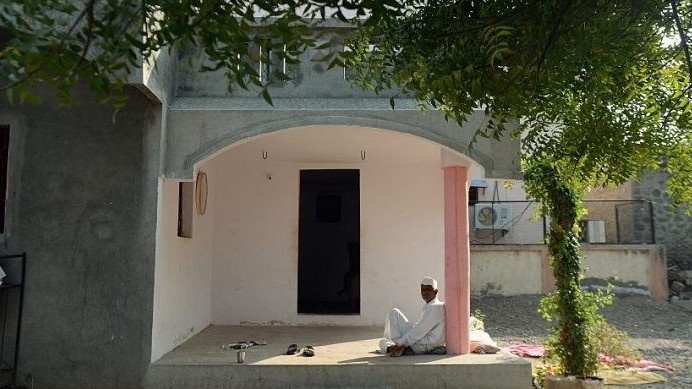 Ngôi làng kỳ lạ, 'nơi an toàn nhất thế giới', đặt niềm tin thần Shani bảo vệ