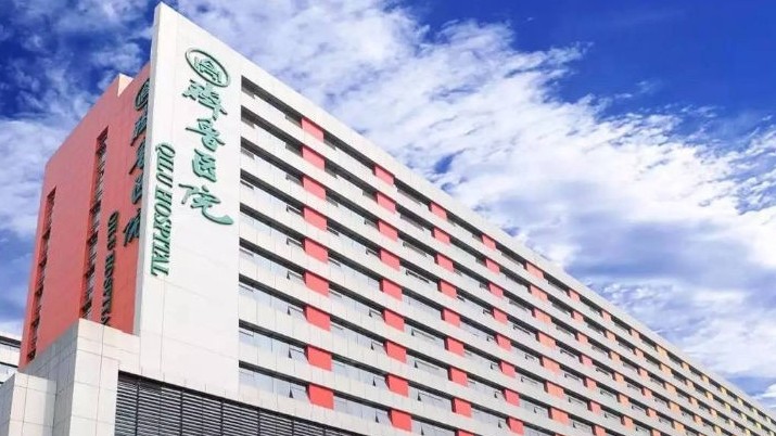 Mang thai 4, sinh non trước 2 con và 2 bé khác vẫn nằm trong bụng mẹ