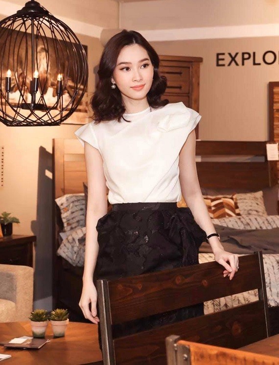 Đặng Thu Thảo thanh lịch, ngọt ngào cùng thời gian