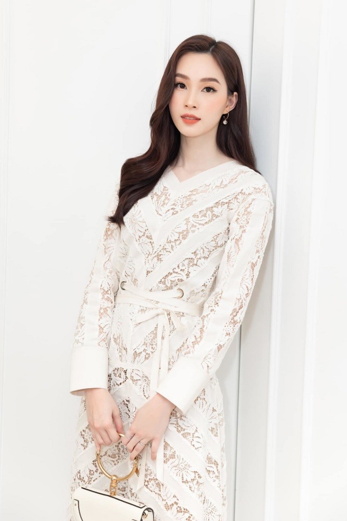 Đặng Thu Thảo thanh lịch, ngọt ngào cùng thời gian