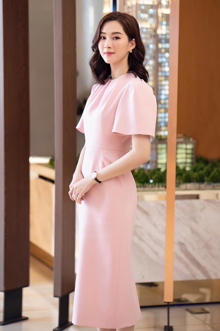 Đặng Thu Thảo thanh lịch, ngọt ngào cùng thời gian