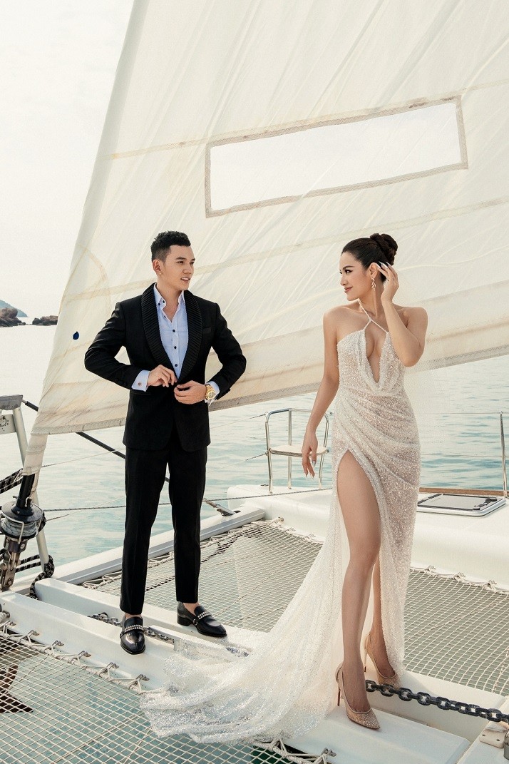 Ngắm loạt ảnh cưới ngọt ngào trên du thuyền của Phương Trinh Jolie