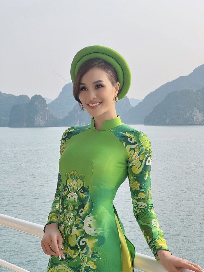 Thời trang dẫn sự kiện của MC song ngữ Phương Mai