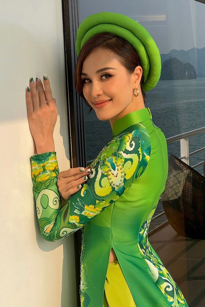 Thời trang dẫn sự kiện của MC song ngữ Phương Mai