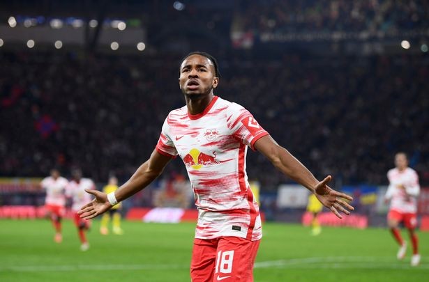 Chuyển nhượng cầu thủ Man Utd: HLV Erik ten Hag giữ chân Rashford; Cavani tìm người thay thế;