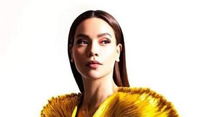 Hồ Ngọc Hà, Hoa hậu Lương Thùy Linh... rực rỡ cùng một mẫu đầm vàng óng