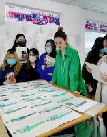 Thời trang thanh lịch lên giảng đường kết hợp đi chơi của cô giáo Midu