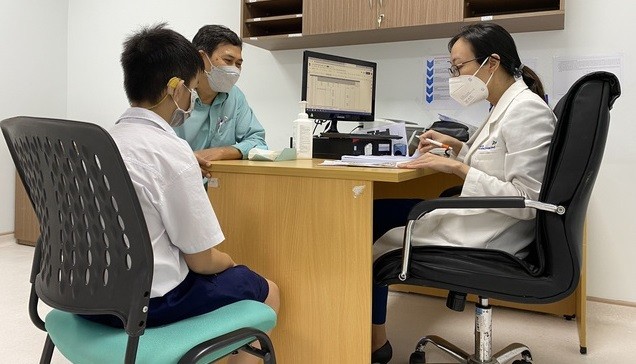 Khám và điều trị cho trẻ em chịu ảnh hưởng bởi dịch Covid-19. (Nguồn: SK&ĐS)