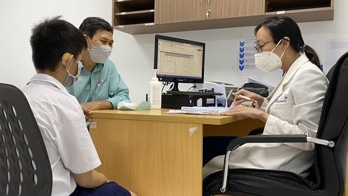 Covid-19 tối 28/4: Cả nước có 7.116 ca mắc mới và 3 ca tử vong; xem xét tạm dừng khai báo y tế nội địa