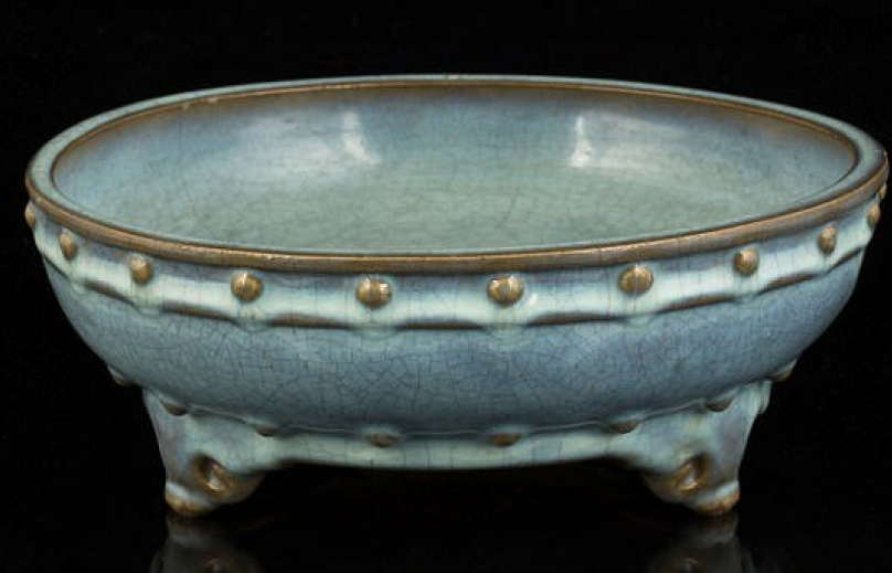 Chiếc bát hơn 6 tỷ chỉ để đựng tiền lẻ