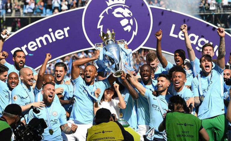 Man City tưng bừng giương cao cúp vô địch Premier League