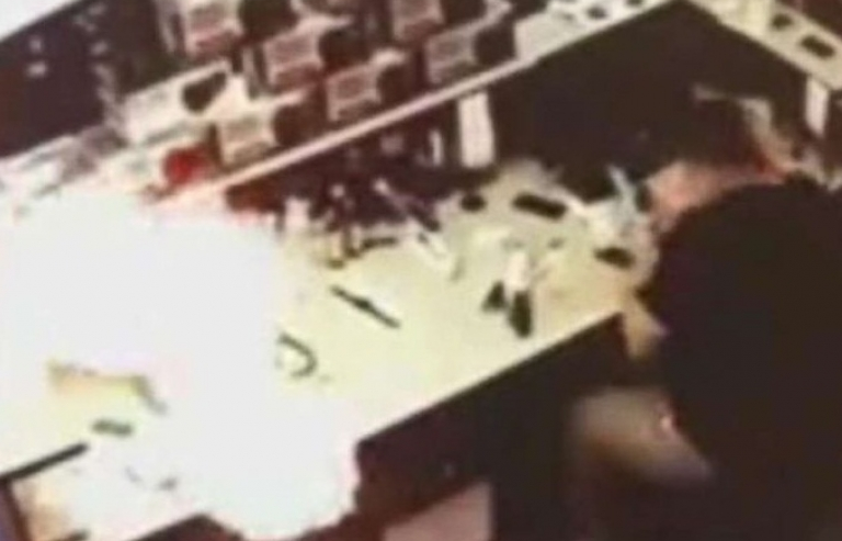 iPhone phát nổ khi đang được thay màn hình